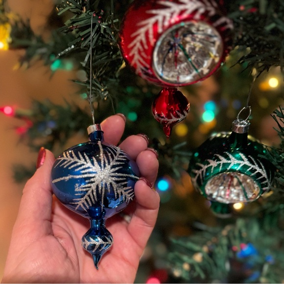 Vintage 1960’s Set Of 3 Mercury Glass Indent Ornaments Hand painted - Picture 6 of 8